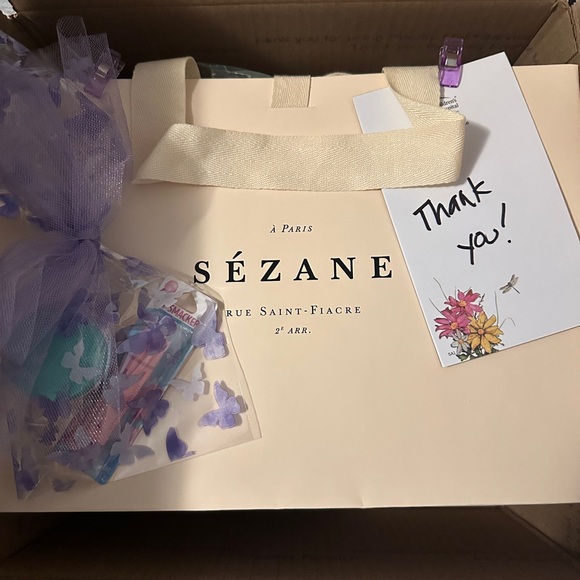 Boxed up with L🌺VE - Picture 1 of 1